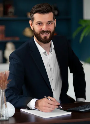 Our Financial Experts The Team  Member Solution. - 巅峰国际